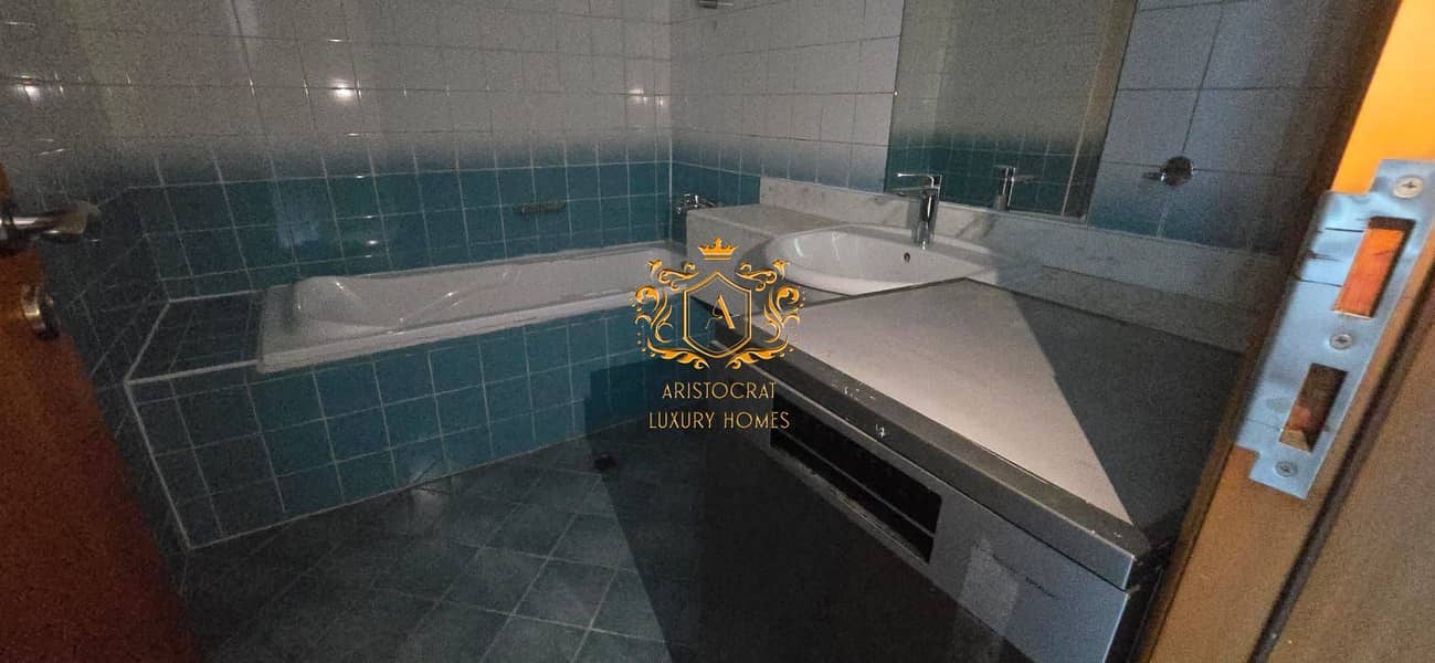 16 Bathroom 01. jpeg