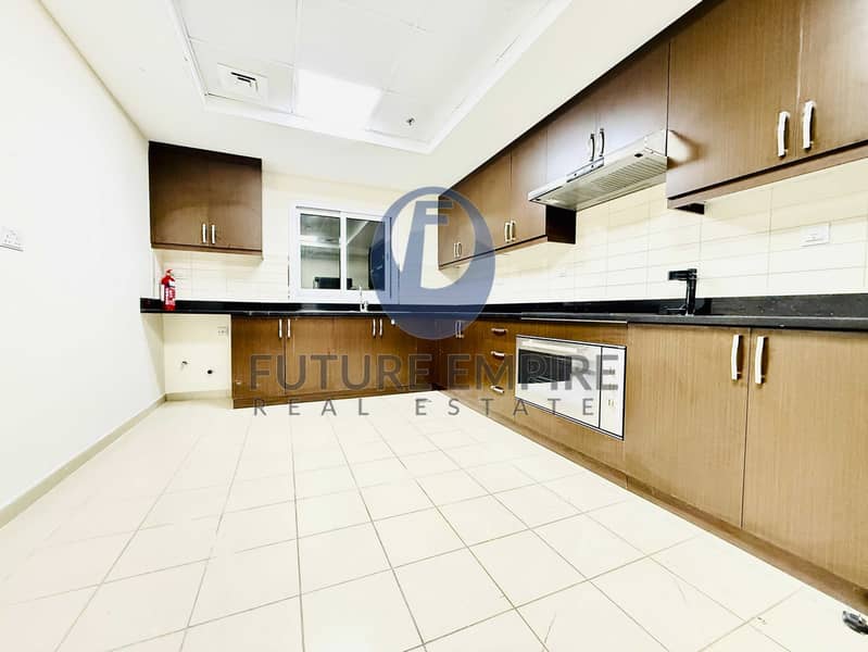 6 4b3835e0-663c-46a8-911c-b6e550c6802e. jpg