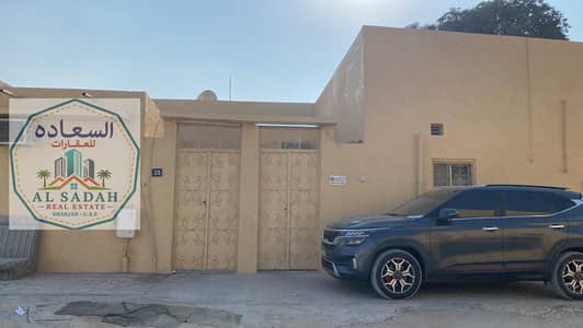 6 Bedroom Villa for Sale in Al Sabkha, Sharjah - 1000884649. jpg