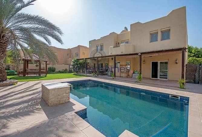 Luxury Large 4 bed rooms villa with swimming pool
