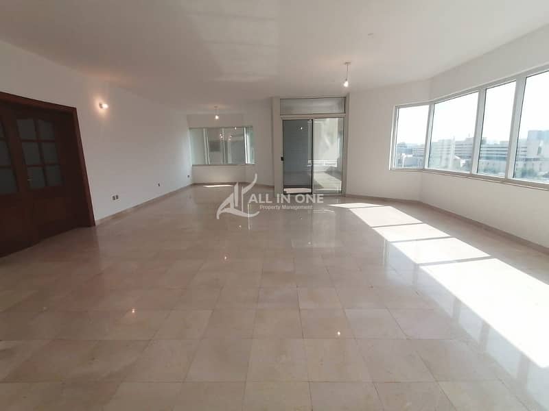 Great Size in 4BR+Maids Room w/ Balcony! Great Size in 4BR+Maids Room w/ Balcony!