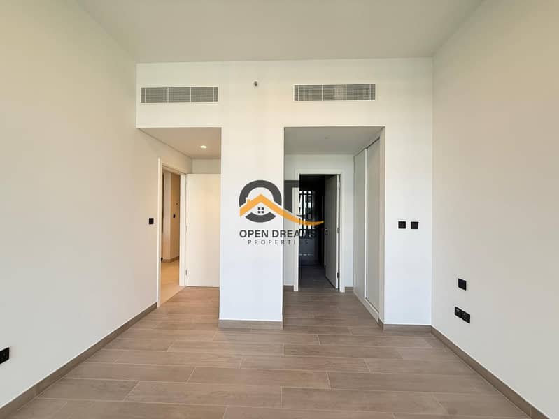 18 8551. jpg
