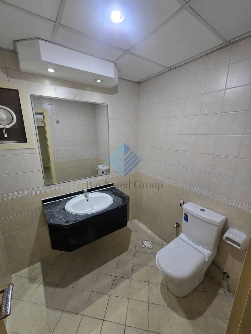 12 5e706f50-cd73-4774-aee0-8f2f3352072e. jpg