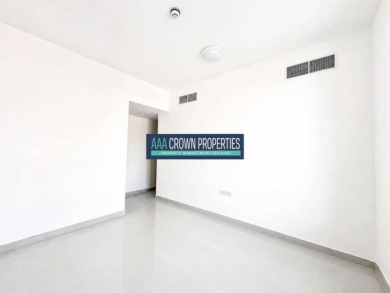 4 4e994ddf-c15a-4e1a-ac92-5465b15f26da. jpg