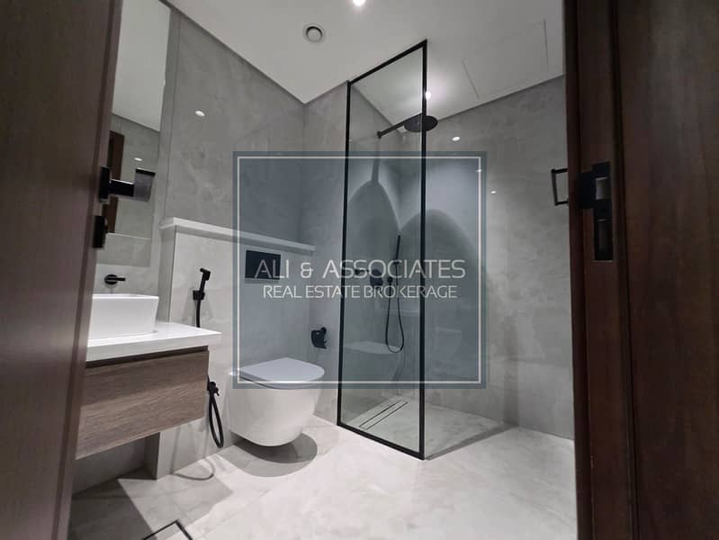 10 Bathroom. jpeg