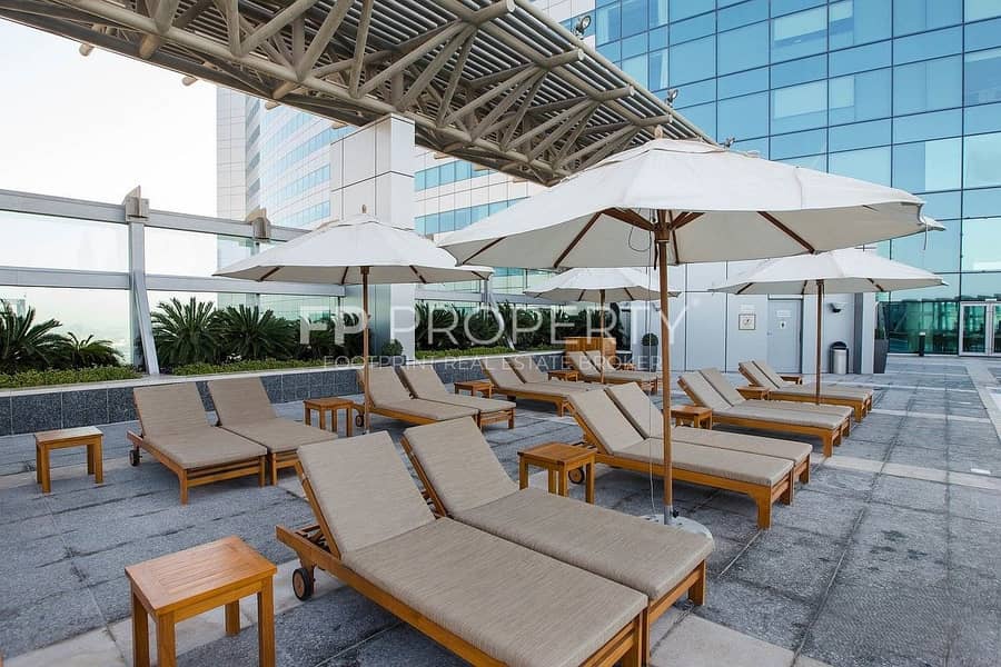 23 pool--v15989337. jpg