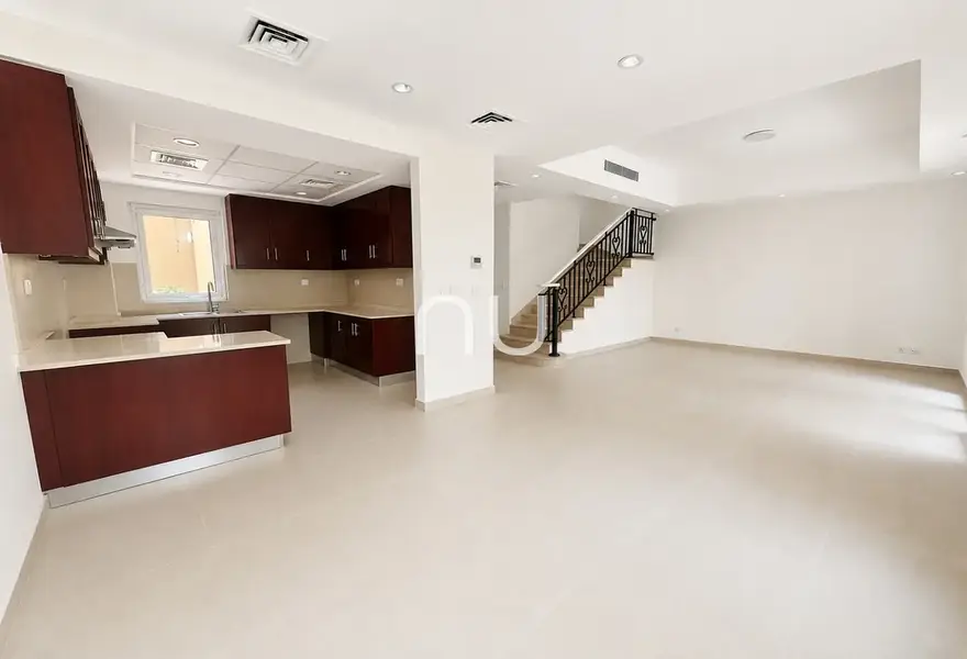 UPGRADED | AVAILABLE NOW | INTERNAL | MUST SEE