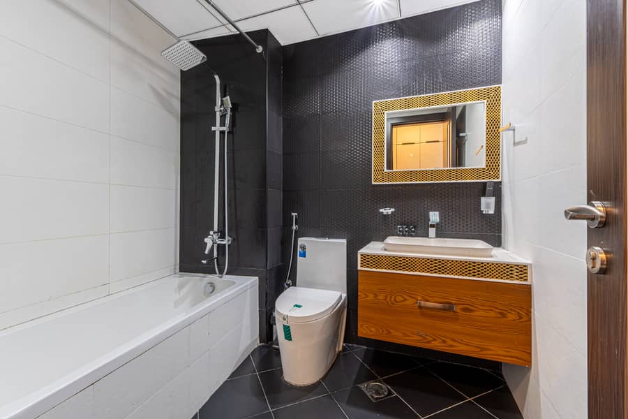 19 Washroom 1.1. jpg