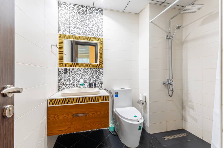 22 Washroom 2.1. jpg
