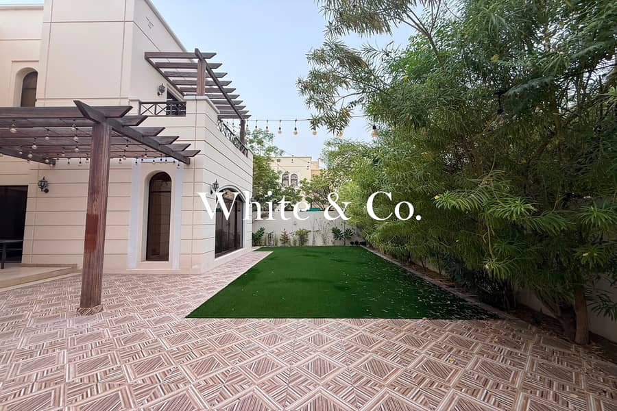 Large Garden | Single Row | Unfurnished Large Garden | Single Row | Unfurnished