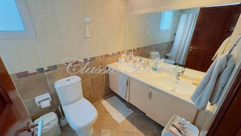 20 Bathroom 1. jpg