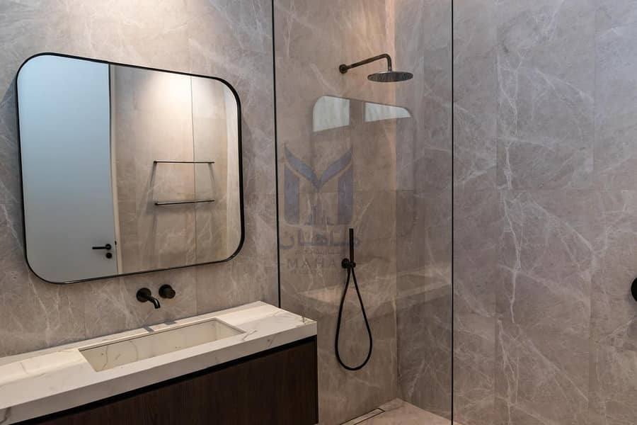 12 1001381155. jpg