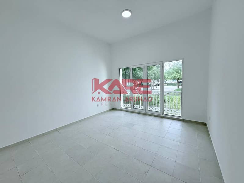 LARGE STUDIO WITH BALCONY CLOSE TO METRO LARGE STUDIO WITH BALCONY CLOSE TO METRO