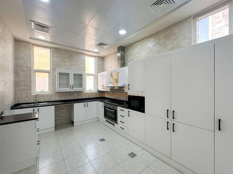 13 kitchen. jpeg