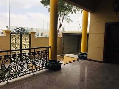 فيلا تجارية مميزة تصلح لاي نشاط تجاري على الشارع الرئيسئ فيلا تجارية مميزة تصلح لاي نشاط تجاري على الشارع الرئيسئ