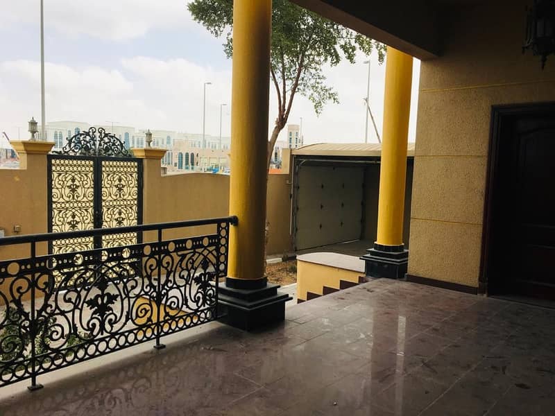 فيلا تجارية مميزة تصلح لاي نشاط تجاري على الشارع الرئيسئ فيلا تجارية مميزة تصلح لاي نشاط تجاري على الشارع الرئيسئ