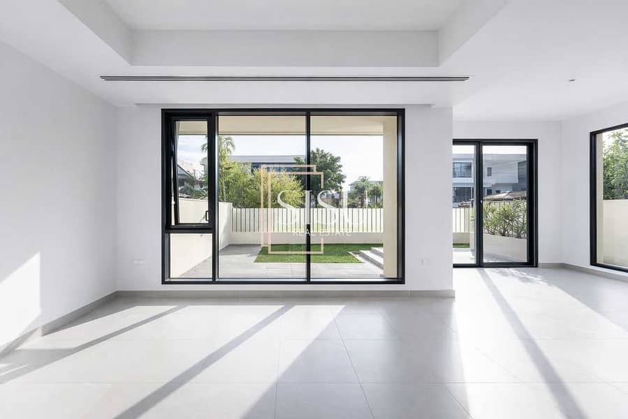 6 20260420_2044_Luxury Villa Interior_remix_01kpnwecvnfezv0rceh9h76xh6. jpg