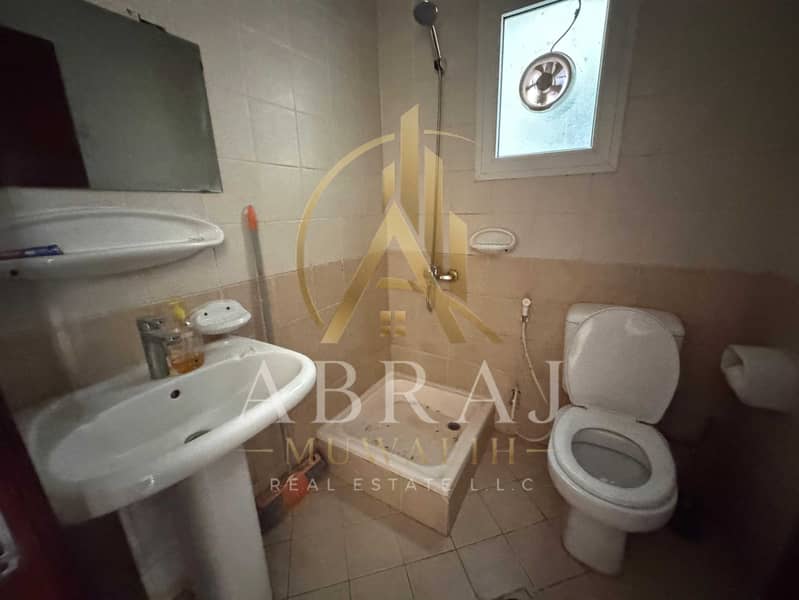 12 3fdb2412-9459-445a-b22e-bc56f6ce3511. jpg