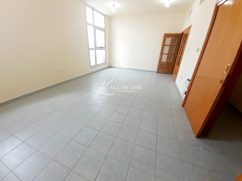 Bright and Spacious 3 BR in 4 pays! Bright and Spacious 3 BR in 4 pays!