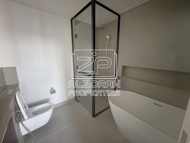 13 12_bathroom_tub. jpg