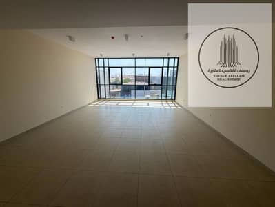 Office para en Alquiler en Ajman Industrial, Ajman - c7be778c-c62a-4eb6-93a6-6a5c4f1de95d. jpeg Office para en Alquiler en Ajman Industrial, Ajman - c7be778c-c62a-4eb6-93a6-6a5c4f1de95d. jpeg