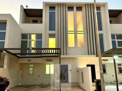 5 habitaciones Townhouse para en Venta en DAMAC Hills 2 (Akoya by DAMAC), Dubai - 5d0fea12-7f97-4822-a5be-a76126f86b86. jpeg 5 habitaciones Townhouse para en Venta en DAMAC Hills 2 (Akoya by DAMAC), Dubai - 5d0fea12-7f97-4822-a5be-a76126f86b86. jpeg