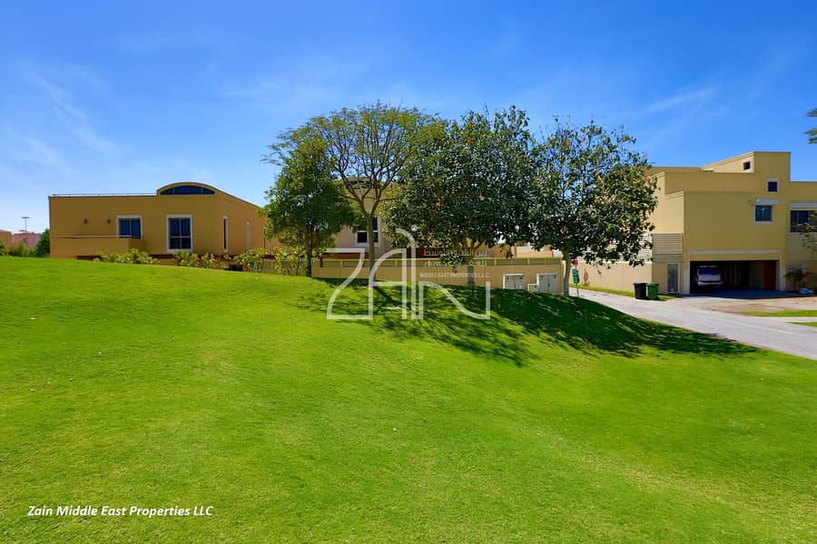 Hot Deal Spacious 3 BR TH with Garden Single Row Hot Deal Spacious 3 BR TH with Garden Single Row
