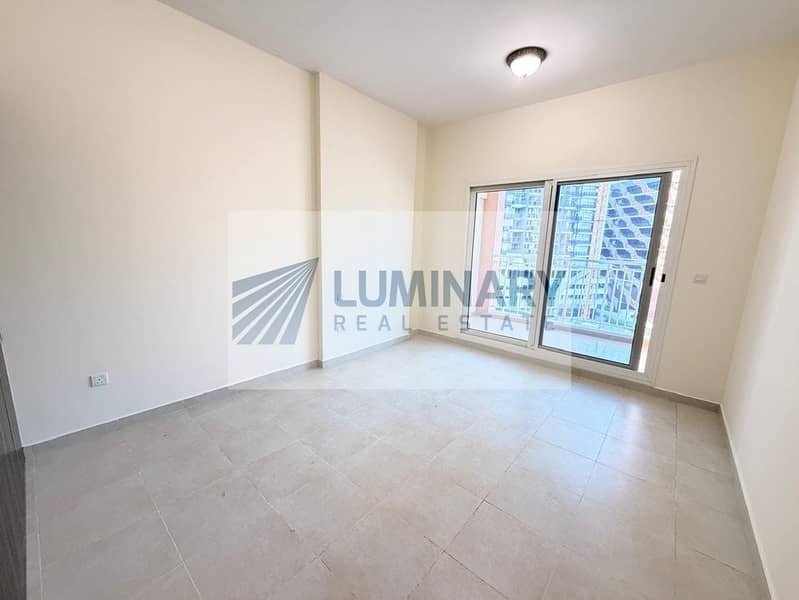 3 adaff05d-778e-4533-bbf8-3c2dfc74ef45. jpg