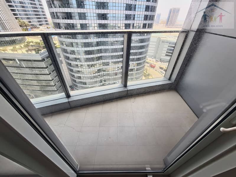 4 mb2-09-balcony. jpg