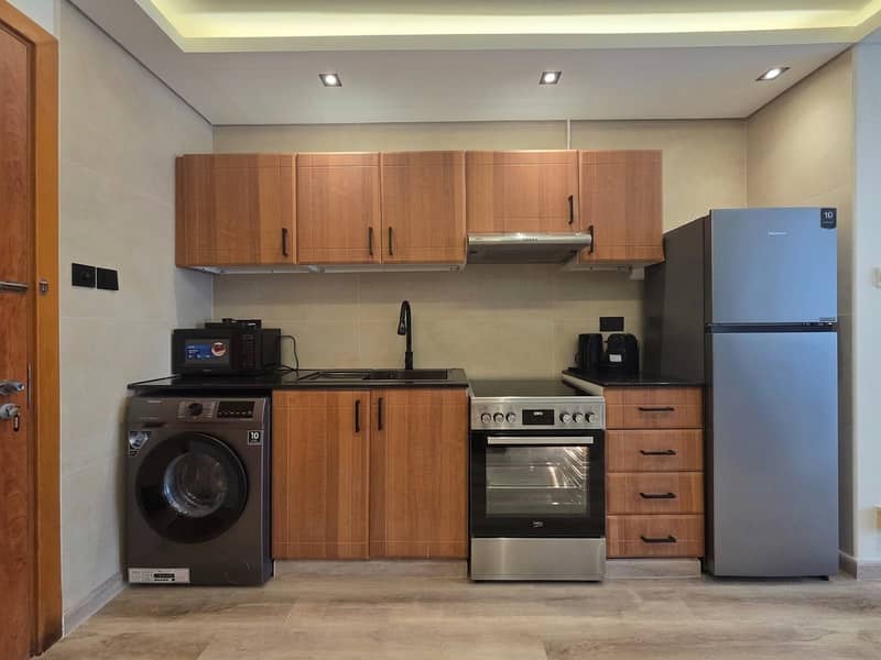 8 Kitchen1. jpg