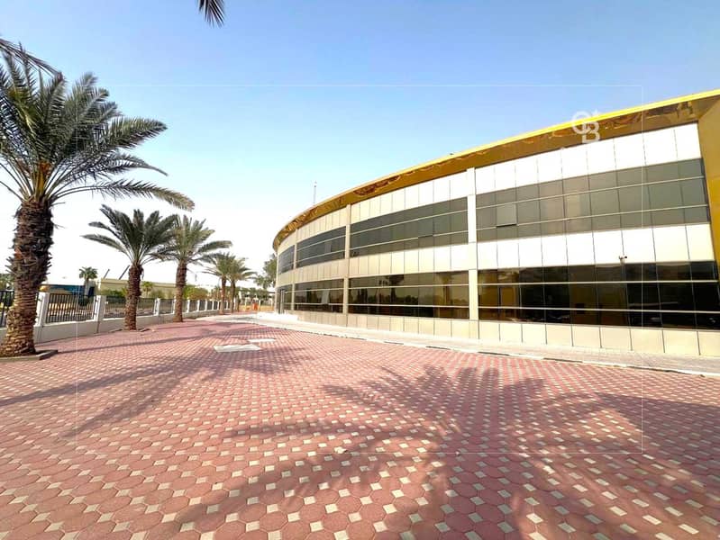 Ideal for showroom | 204 KW | Extensive parking Ideal for showroom | 204 KW | Extensive parking