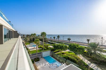 3 Bedroom Flat for Rent in Palm Jumeirah, Dubai - Waterfront Living | Panoramic Sea & Sunset Views 3 Bedroom Flat for Rent in Palm Jumeirah, Dubai - Waterfront Living | Panoramic Sea & Sunset Views