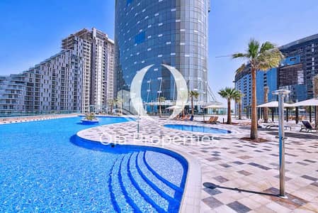 1 habitación Apartamento para en Venta en Al Reem Island, Abu Dhabi - abu-dhabi-al-reem-island-shams-abu-dhabi-sky-and-sun-tower-podium-swimming-pool-1. jpg 1 habitación Apartamento para en Venta en Al Reem Island, Abu Dhabi - abu-dhabi-al-reem-island-shams-abu-dhabi-sky-and-sun-tower-podium-swimming-pool-1. jpg
