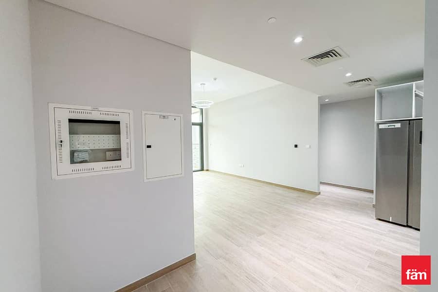 Best Price |Middle Floor | New | Rady to move in Best Price |Middle Floor | New | Rady to move in
