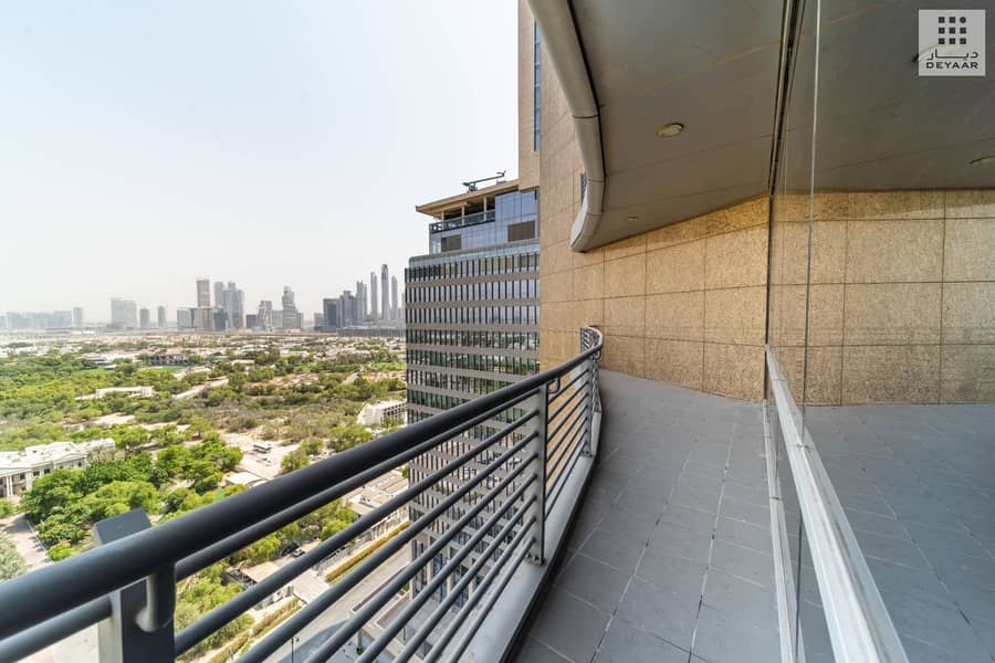 12 12-Sky Gardens-BIN 4840-1510-Balcony. jpg