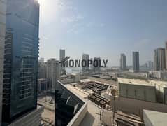سكن فاخر بمساحة كبيرة بفيو بحري | جدار قزاز وغرفة خادمة | شهر مجاناً + صيانة مجانية | مسبح وصالة رياضية