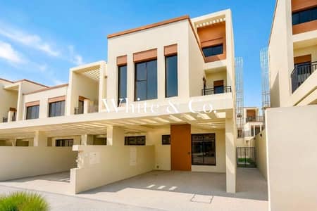 5 habitaciones Townhouse para en Alquiler en DAMAC Lagoons, Dubai - Casa adosada en DAMAC Lagoons,Costa Brava, 5 dormitorios, 190000 AED - 16215797 5 habitaciones Townhouse para en Alquiler en DAMAC Lagoons, Dubai - Casa adosada en DAMAC Lagoons,Costa Brava, 5 dormitorios, 190000 AED - 16215797