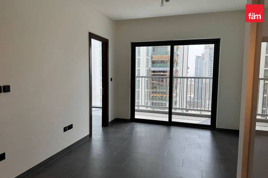 1 Bathroom + Powder Room/ High Floor 1 Bathroom + Powder Room/ High Floor
