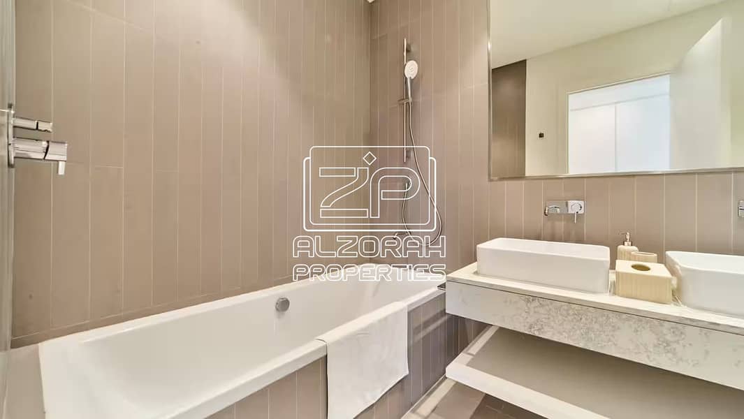 17 Bathroom (4). jpg