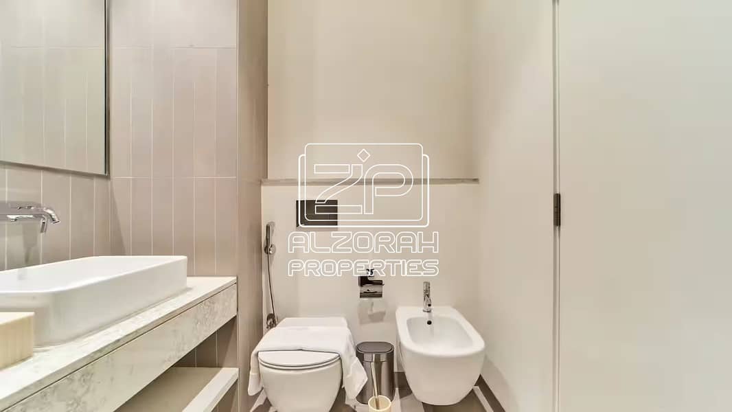 18 Bathroom (3). jpg
