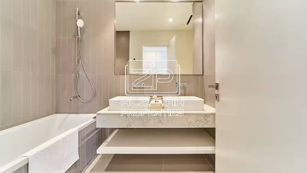 20 Bathroom (1). jpg