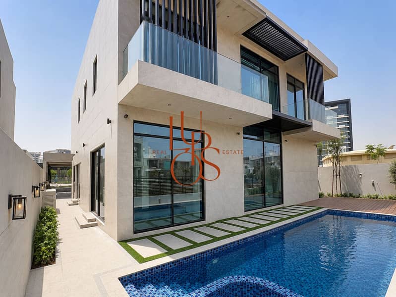 13 Villa_08_Rear_Exterior_Private_Pool. jpg