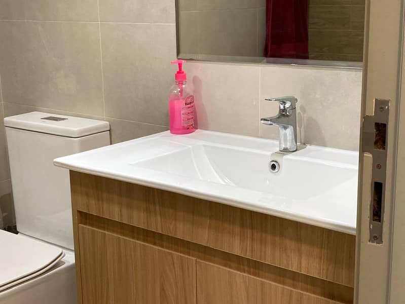 14 1526 Master Bedroom Bathroom . jpg