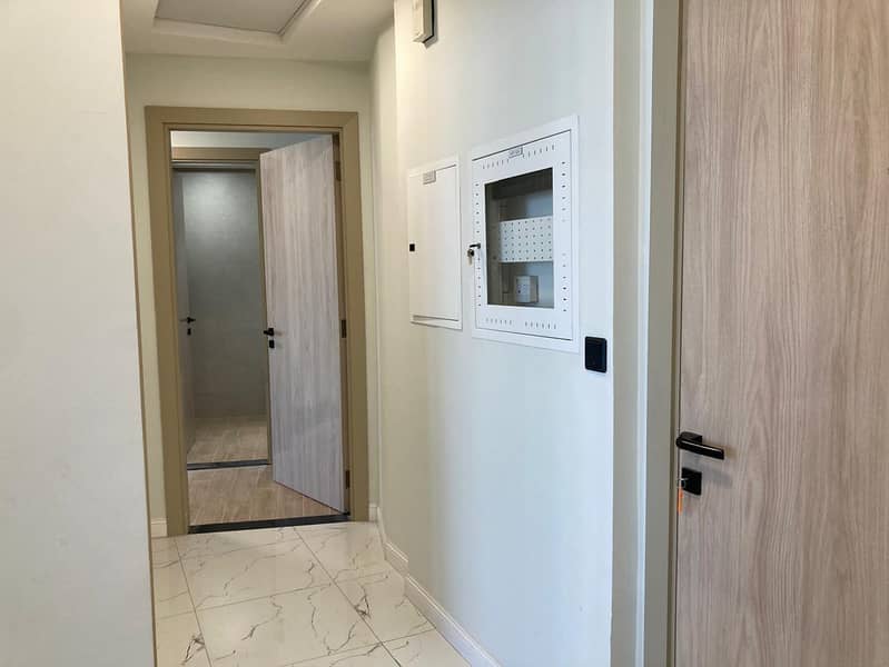 16 1526 Entrance. jpg