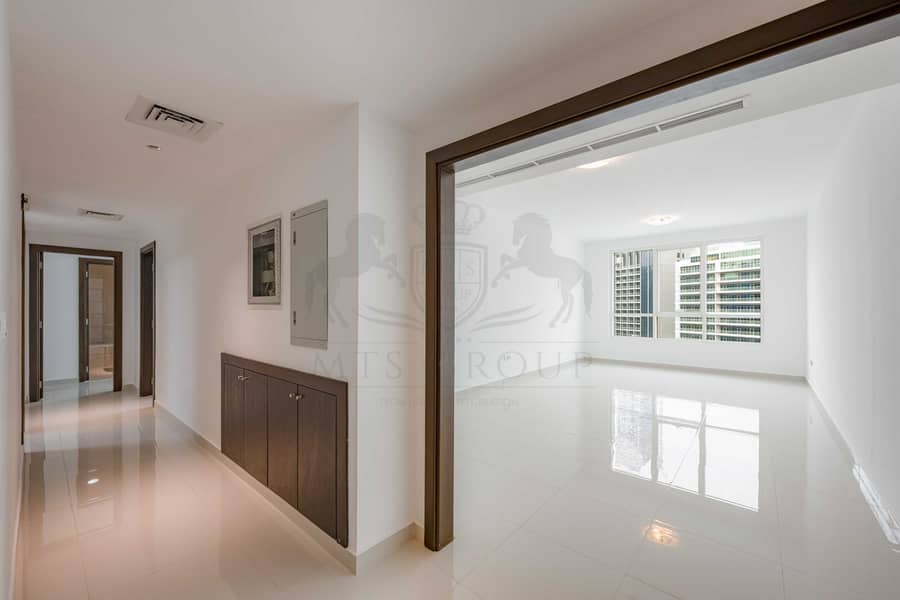 10 Hallway Livingroom. jpg
