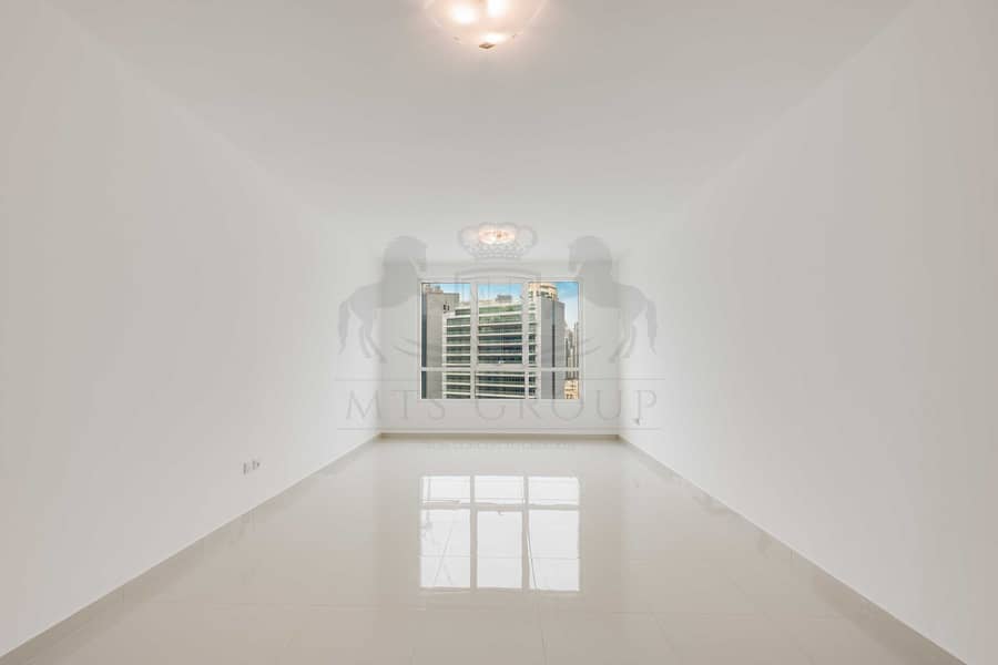 15 Livingroom 2. jpg
