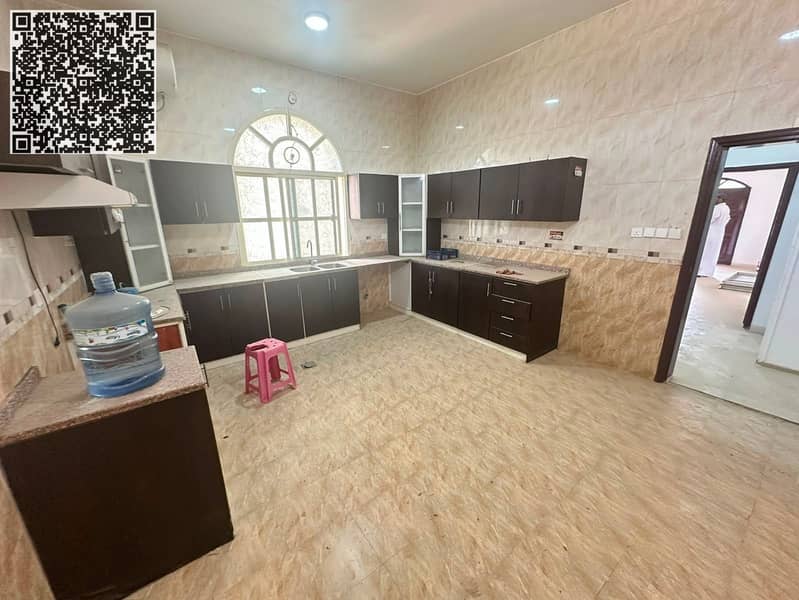 12 4e3dae7b-6a67-44cb-bc16-03a664e8a36c. jpg