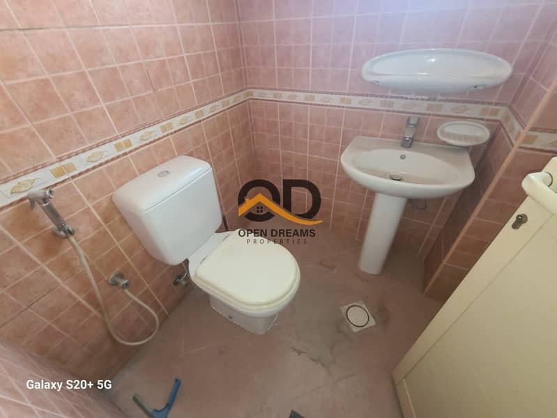 4 82083. jpg