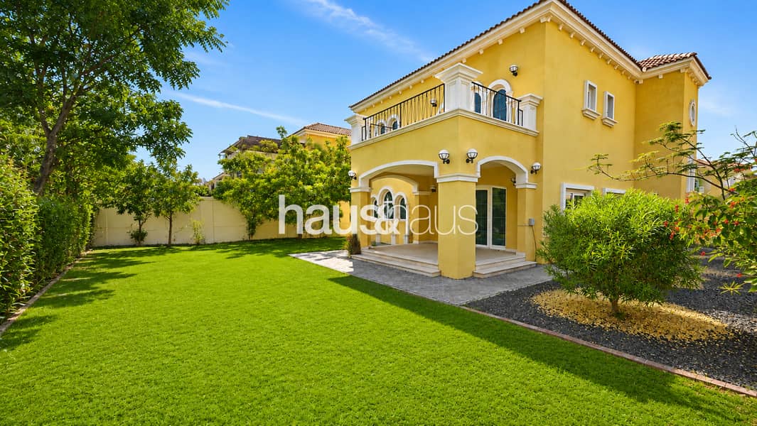 Corner Villa| Large plot | Legacy Large Corner Villa| Large plot | Legacy Large