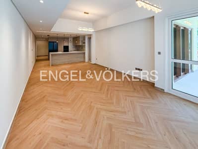 2 Bedroom Apartment for Sale in Palm Jumeirah, Dubai - Fully Upgraded | Direct Pool Access | Vacant 2 Bedroom Apartment for Sale in Palm Jumeirah, Dubai - Fully Upgraded | Direct Pool Access | Vacant